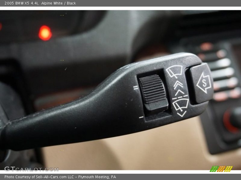 Alpine White / Black 2005 BMW X5 4.4i