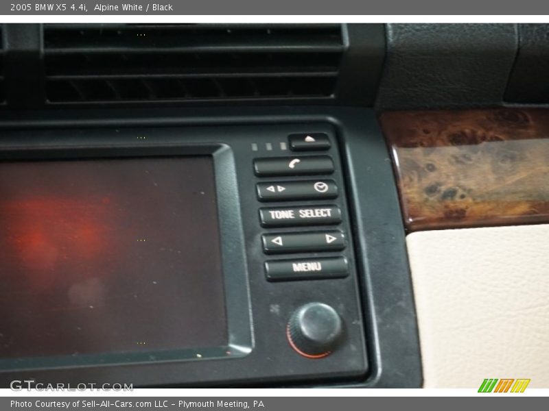 Alpine White / Black 2005 BMW X5 4.4i