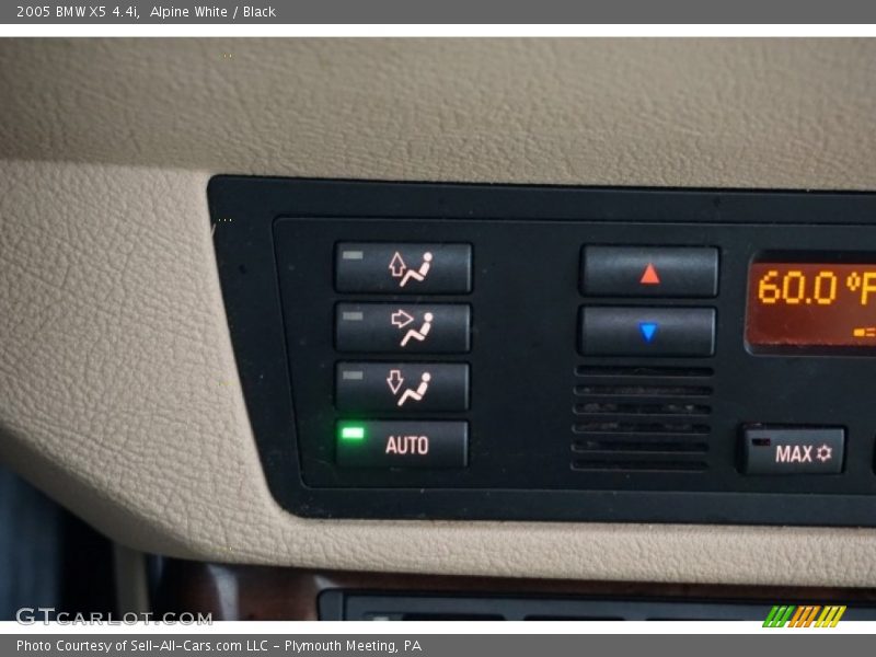 Alpine White / Black 2005 BMW X5 4.4i
