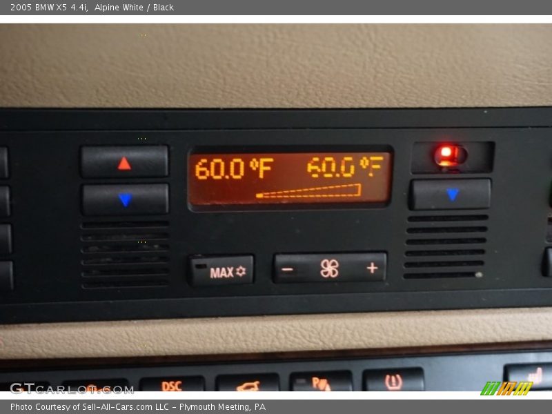 Alpine White / Black 2005 BMW X5 4.4i