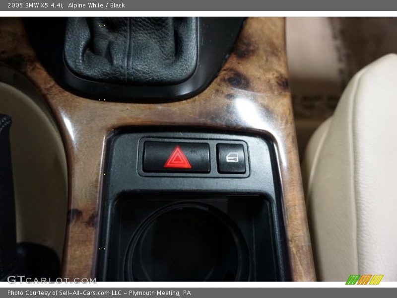 Alpine White / Black 2005 BMW X5 4.4i