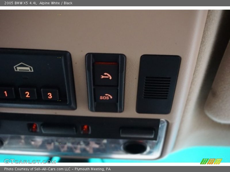 Alpine White / Black 2005 BMW X5 4.4i