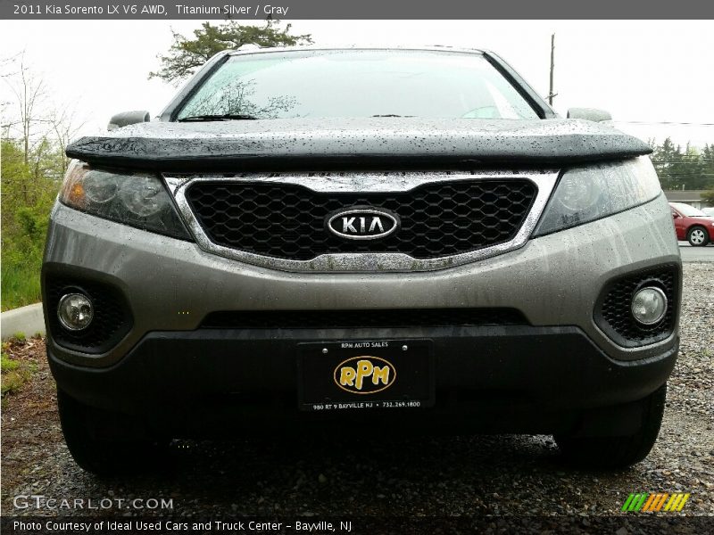 Titanium Silver / Gray 2011 Kia Sorento LX V6 AWD