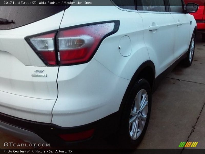 White Platinum / Medium Light Stone 2017 Ford Escape SE