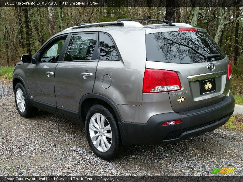 Titanium Silver / Gray 2011 Kia Sorento LX V6 AWD