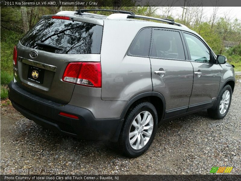 Titanium Silver / Gray 2011 Kia Sorento LX V6 AWD