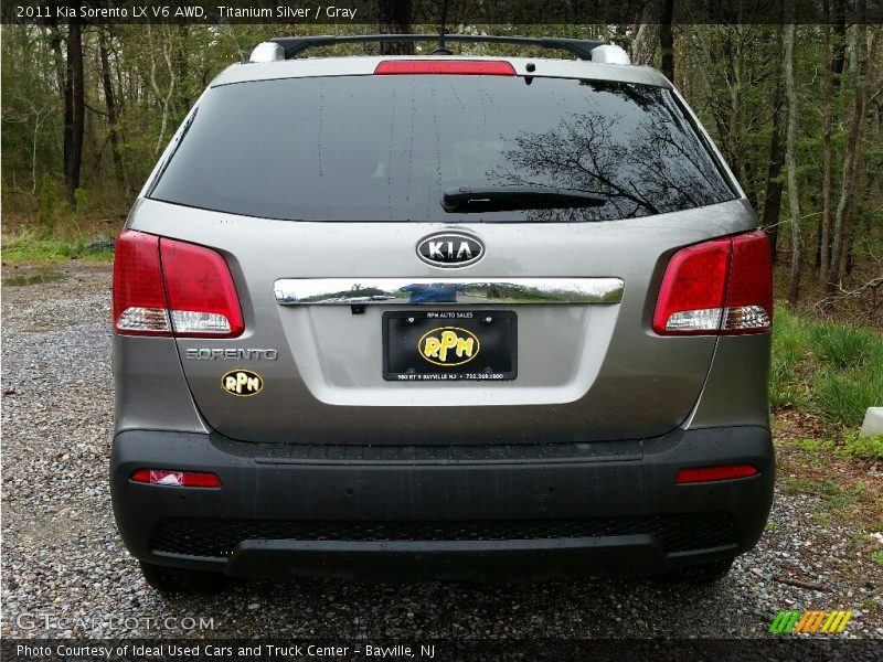 Titanium Silver / Gray 2011 Kia Sorento LX V6 AWD