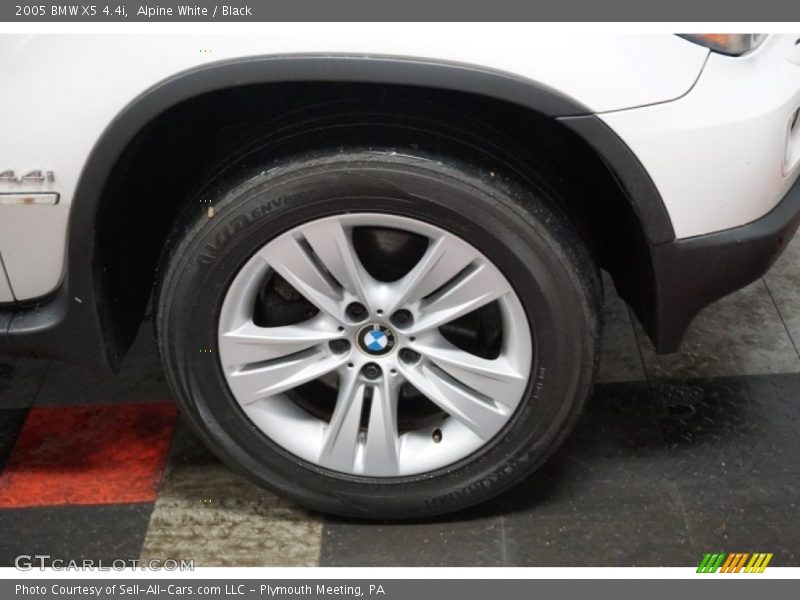 Alpine White / Black 2005 BMW X5 4.4i