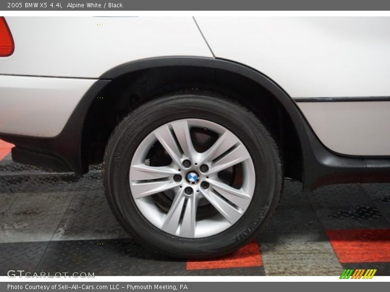 Alpine White / Black 2005 BMW X5 4.4i