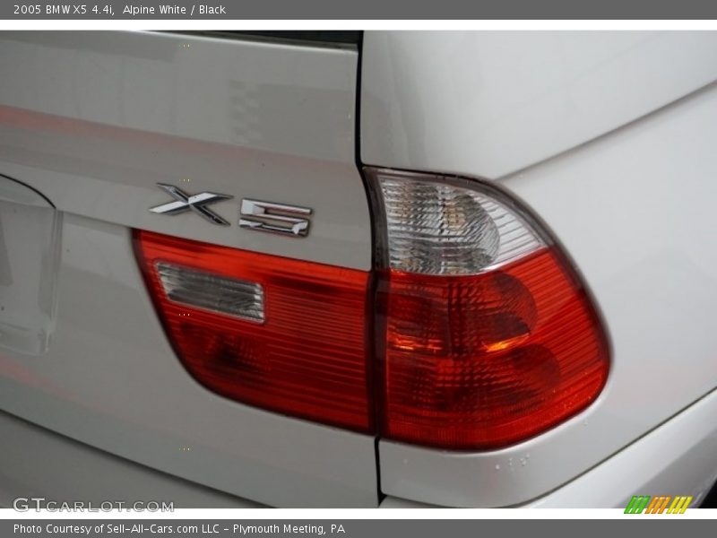 Alpine White / Black 2005 BMW X5 4.4i