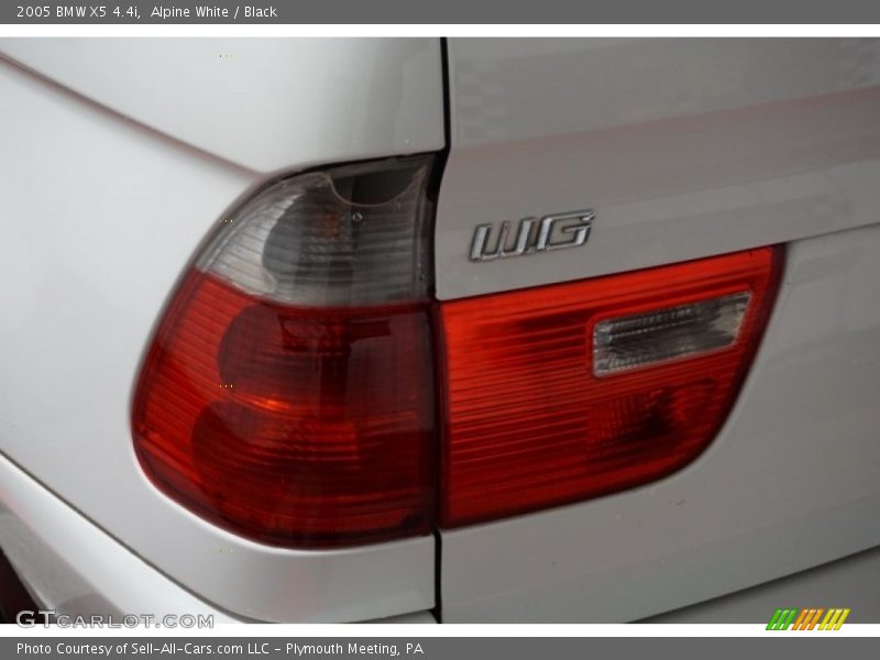 Alpine White / Black 2005 BMW X5 4.4i