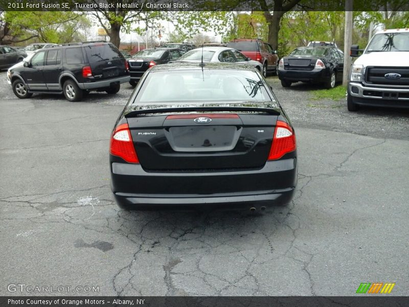Tuxedo Black Metallic / Charcoal Black 2011 Ford Fusion SE
