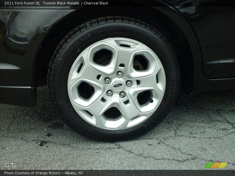Tuxedo Black Metallic / Charcoal Black 2011 Ford Fusion SE
