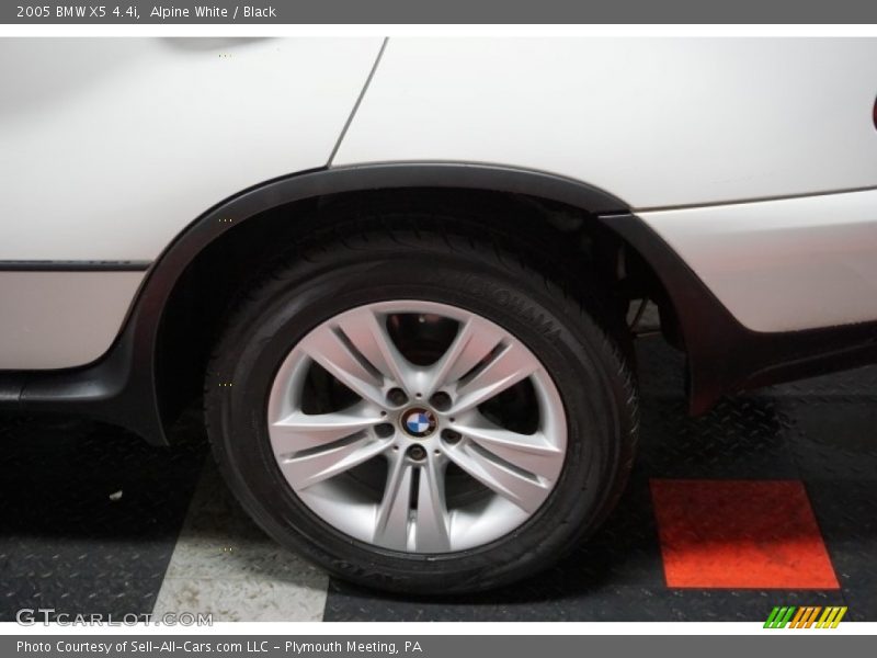 Alpine White / Black 2005 BMW X5 4.4i