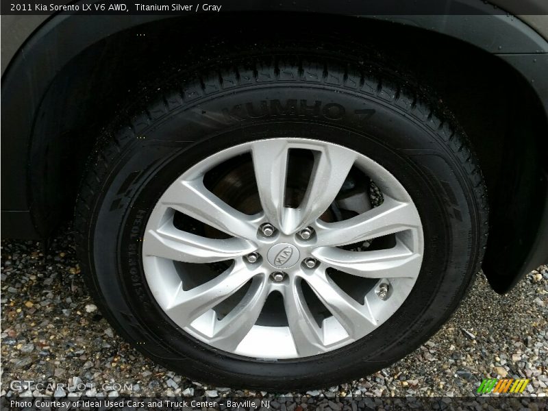 Titanium Silver / Gray 2011 Kia Sorento LX V6 AWD