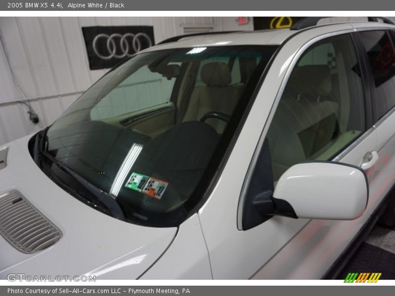 Alpine White / Black 2005 BMW X5 4.4i