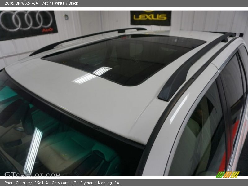 Alpine White / Black 2005 BMW X5 4.4i