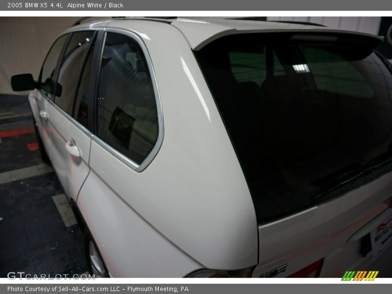 Alpine White / Black 2005 BMW X5 4.4i