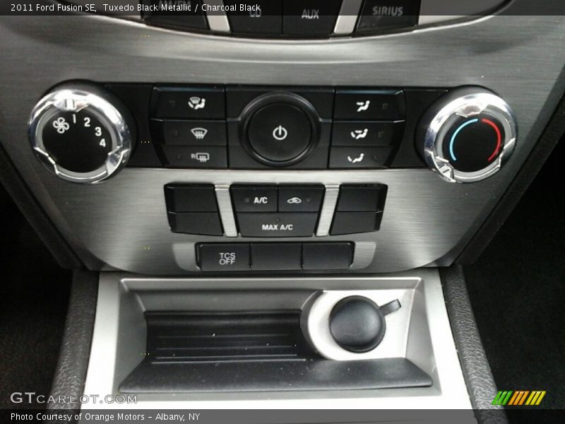 Tuxedo Black Metallic / Charcoal Black 2011 Ford Fusion SE