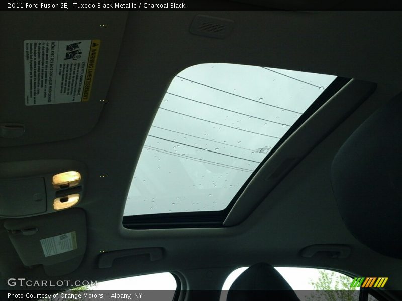 Tuxedo Black Metallic / Charcoal Black 2011 Ford Fusion SE