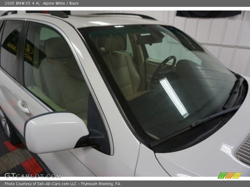 Alpine White / Black 2005 BMW X5 4.4i