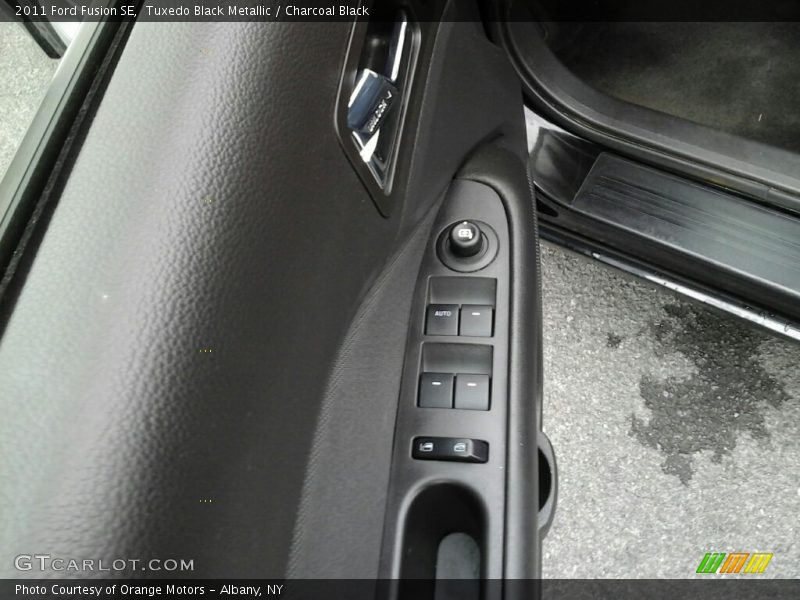 Tuxedo Black Metallic / Charcoal Black 2011 Ford Fusion SE