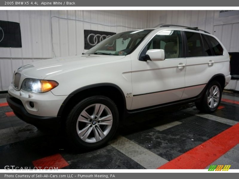Alpine White / Black 2005 BMW X5 4.4i