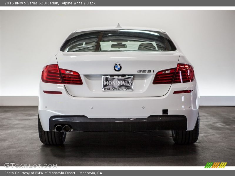 Alpine White / Black 2016 BMW 5 Series 528i Sedan
