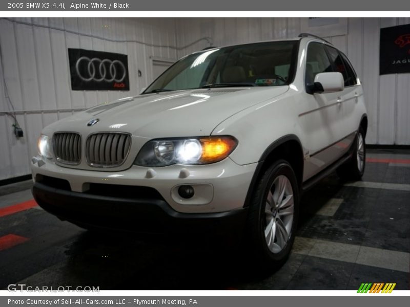 Alpine White / Black 2005 BMW X5 4.4i
