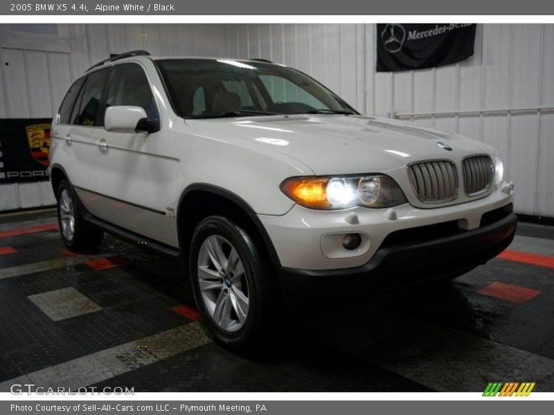 Alpine White / Black 2005 BMW X5 4.4i