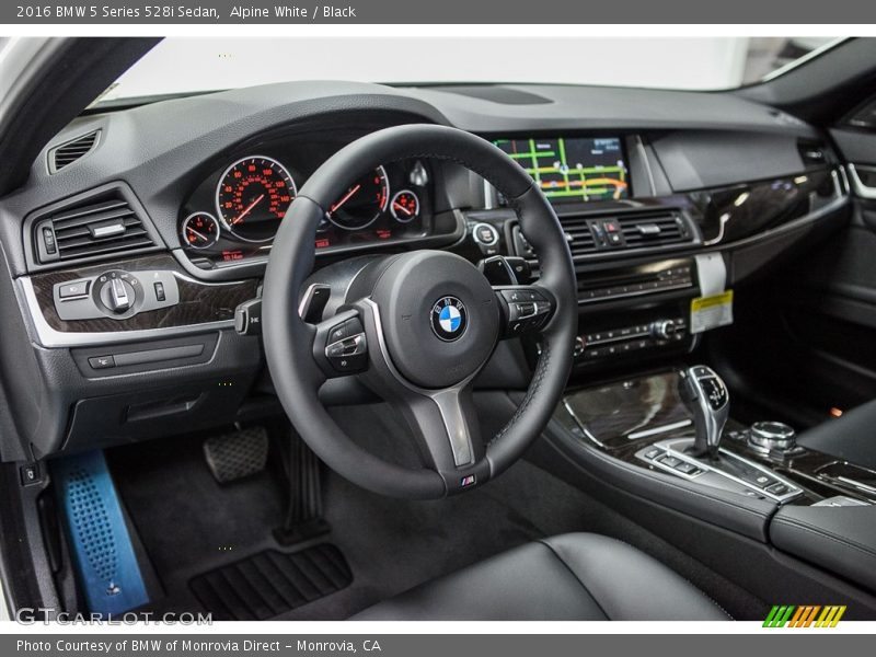 Alpine White / Black 2016 BMW 5 Series 528i Sedan