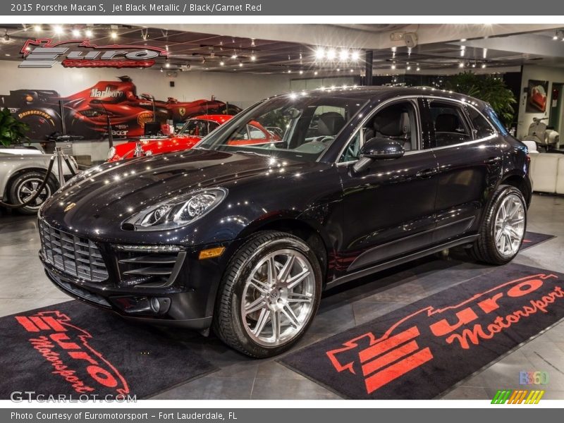 Jet Black Metallic / Black/Garnet Red 2015 Porsche Macan S