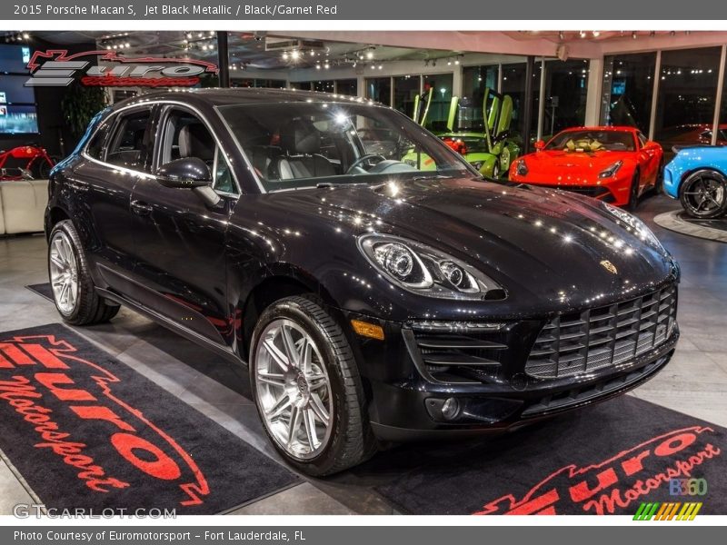 Jet Black Metallic / Black/Garnet Red 2015 Porsche Macan S