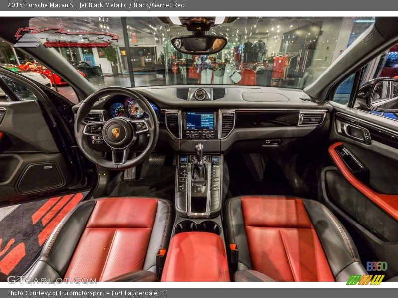 Jet Black Metallic / Black/Garnet Red 2015 Porsche Macan S