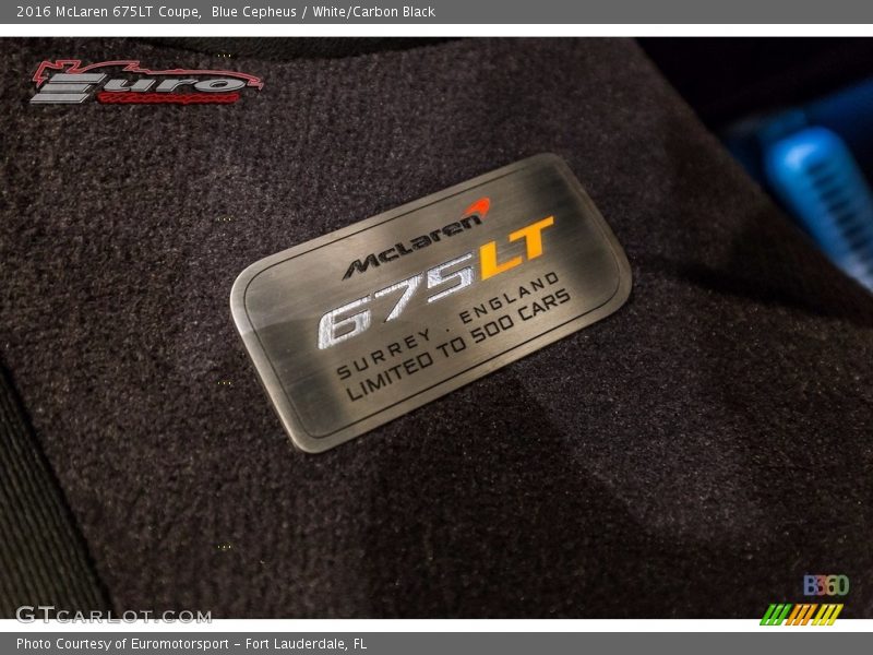 Blue Cepheus / White/Carbon Black 2016 McLaren 675LT Coupe