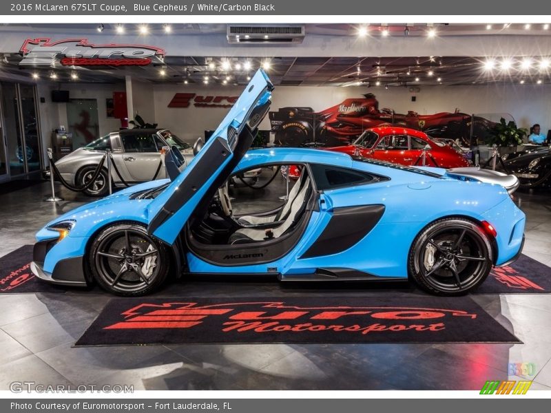 Blue Cepheus / White/Carbon Black 2016 McLaren 675LT Coupe
