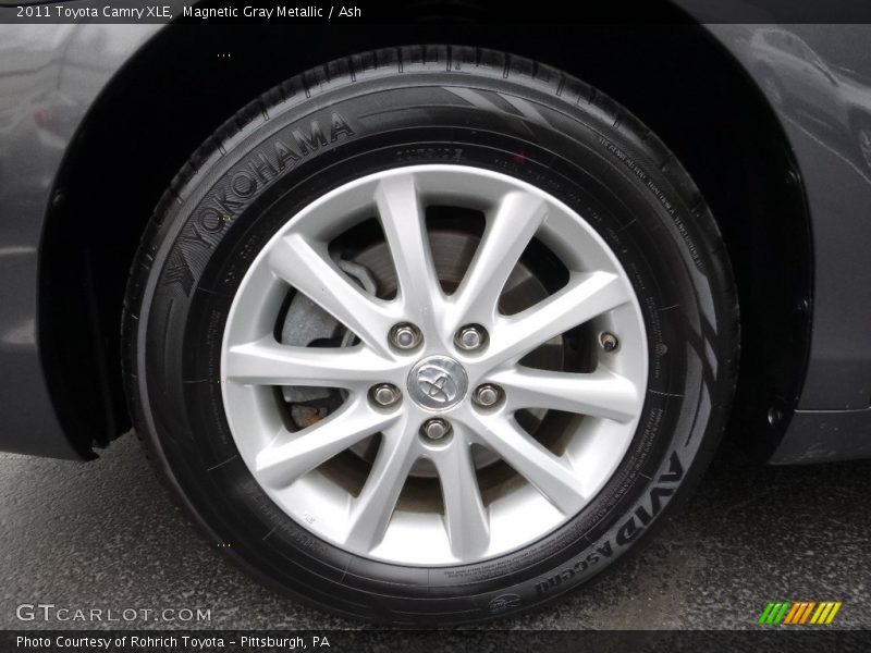 Magnetic Gray Metallic / Ash 2011 Toyota Camry XLE