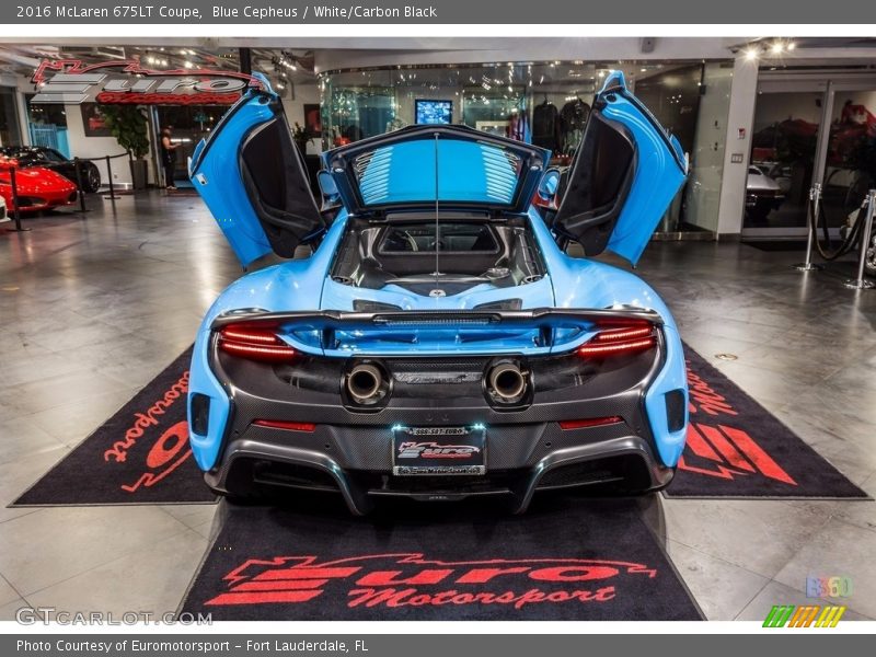 Blue Cepheus / White/Carbon Black 2016 McLaren 675LT Coupe