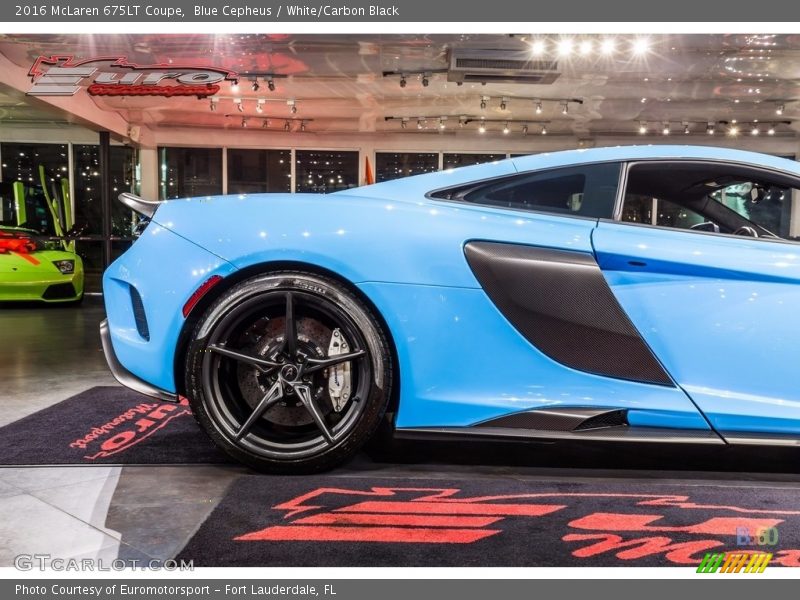 Blue Cepheus / White/Carbon Black 2016 McLaren 675LT Coupe