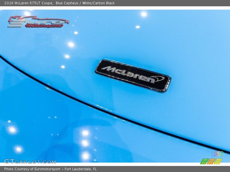 Blue Cepheus / White/Carbon Black 2016 McLaren 675LT Coupe