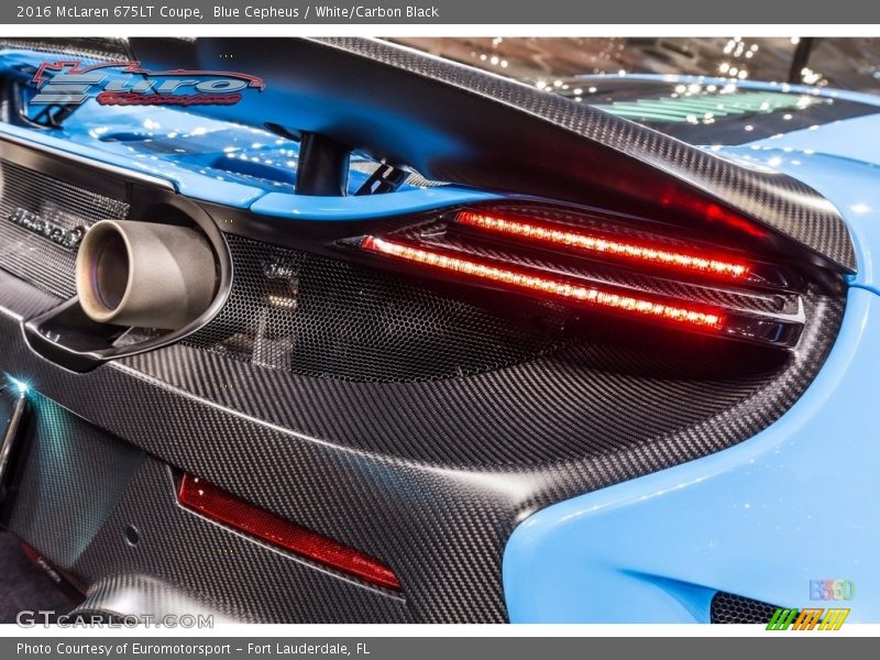 Blue Cepheus / White/Carbon Black 2016 McLaren 675LT Coupe