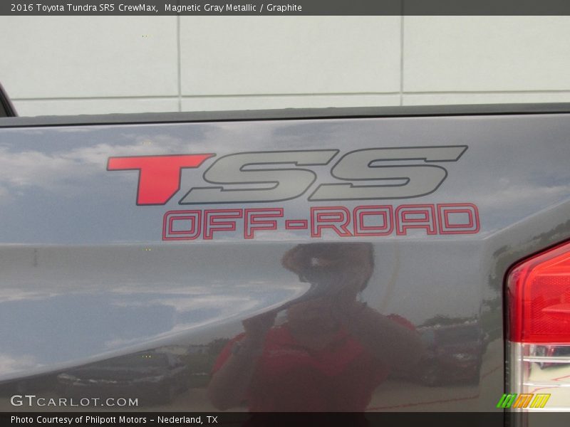 Magnetic Gray Metallic / Graphite 2016 Toyota Tundra SR5 CrewMax