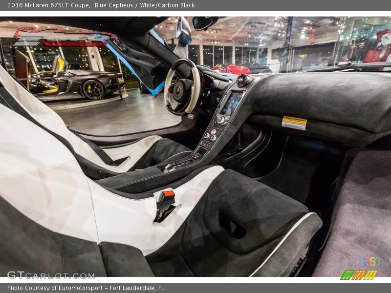 Blue Cepheus / White/Carbon Black 2016 McLaren 675LT Coupe