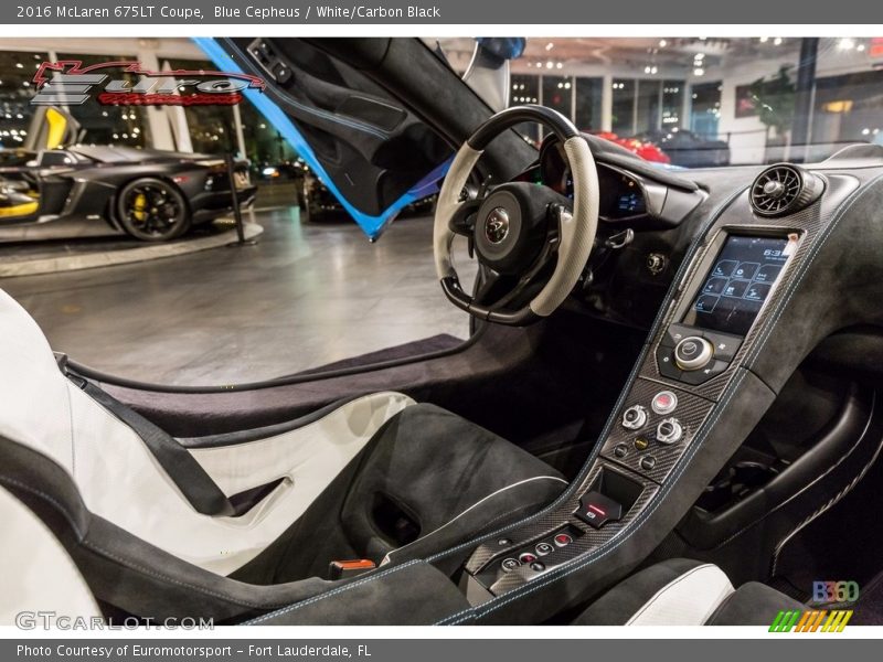 Blue Cepheus / White/Carbon Black 2016 McLaren 675LT Coupe