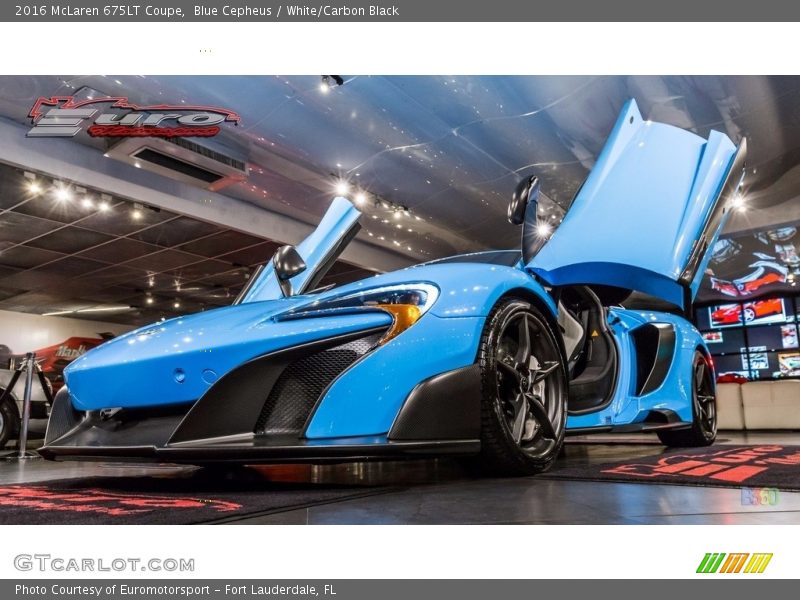 Blue Cepheus / White/Carbon Black 2016 McLaren 675LT Coupe