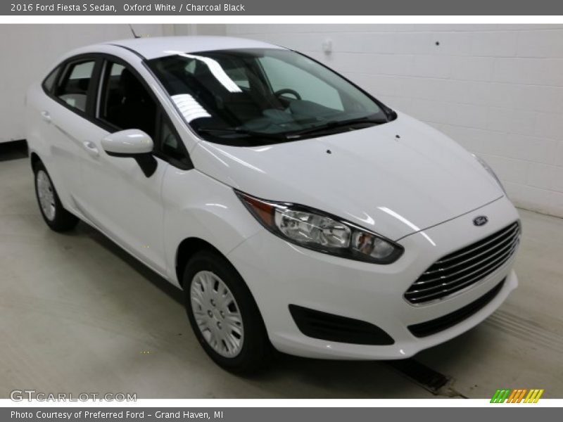 Oxford White / Charcoal Black 2016 Ford Fiesta S Sedan