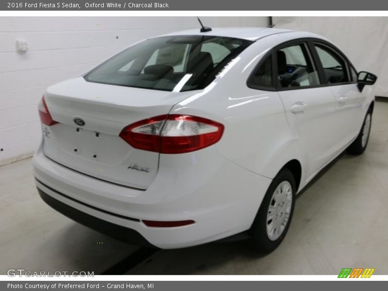 Oxford White / Charcoal Black 2016 Ford Fiesta S Sedan