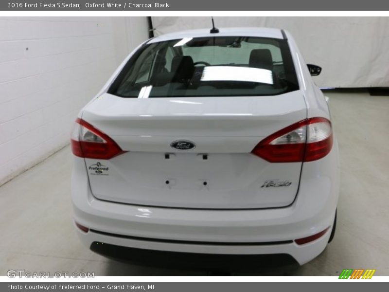 Oxford White / Charcoal Black 2016 Ford Fiesta S Sedan
