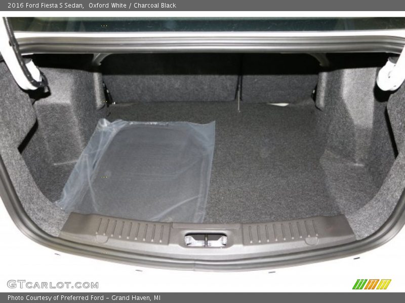 Oxford White / Charcoal Black 2016 Ford Fiesta S Sedan