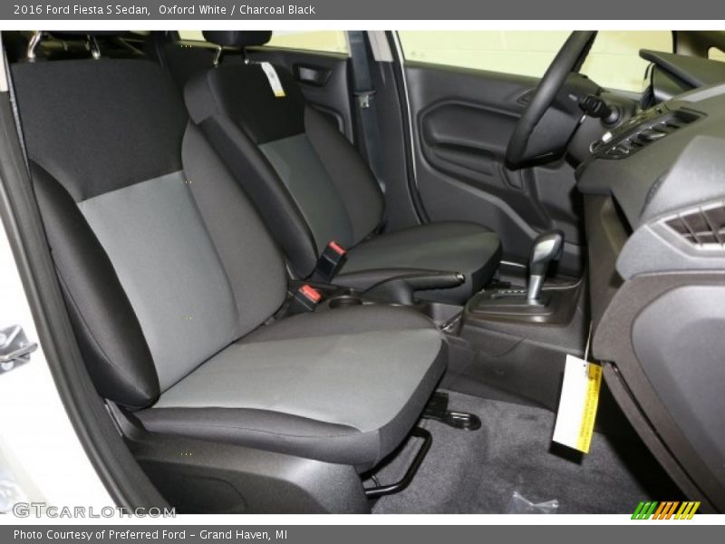 Oxford White / Charcoal Black 2016 Ford Fiesta S Sedan